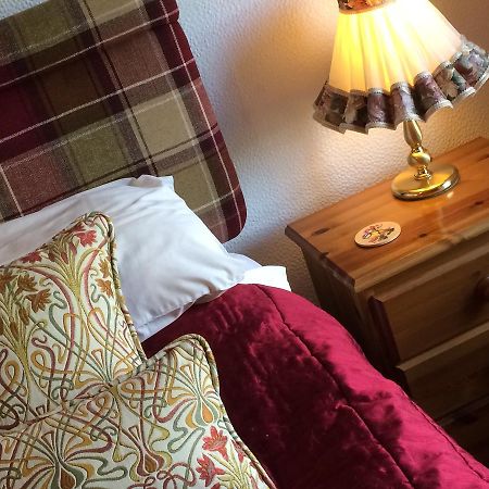The Bryntirion Inn Llandderfel Eksteriør billede