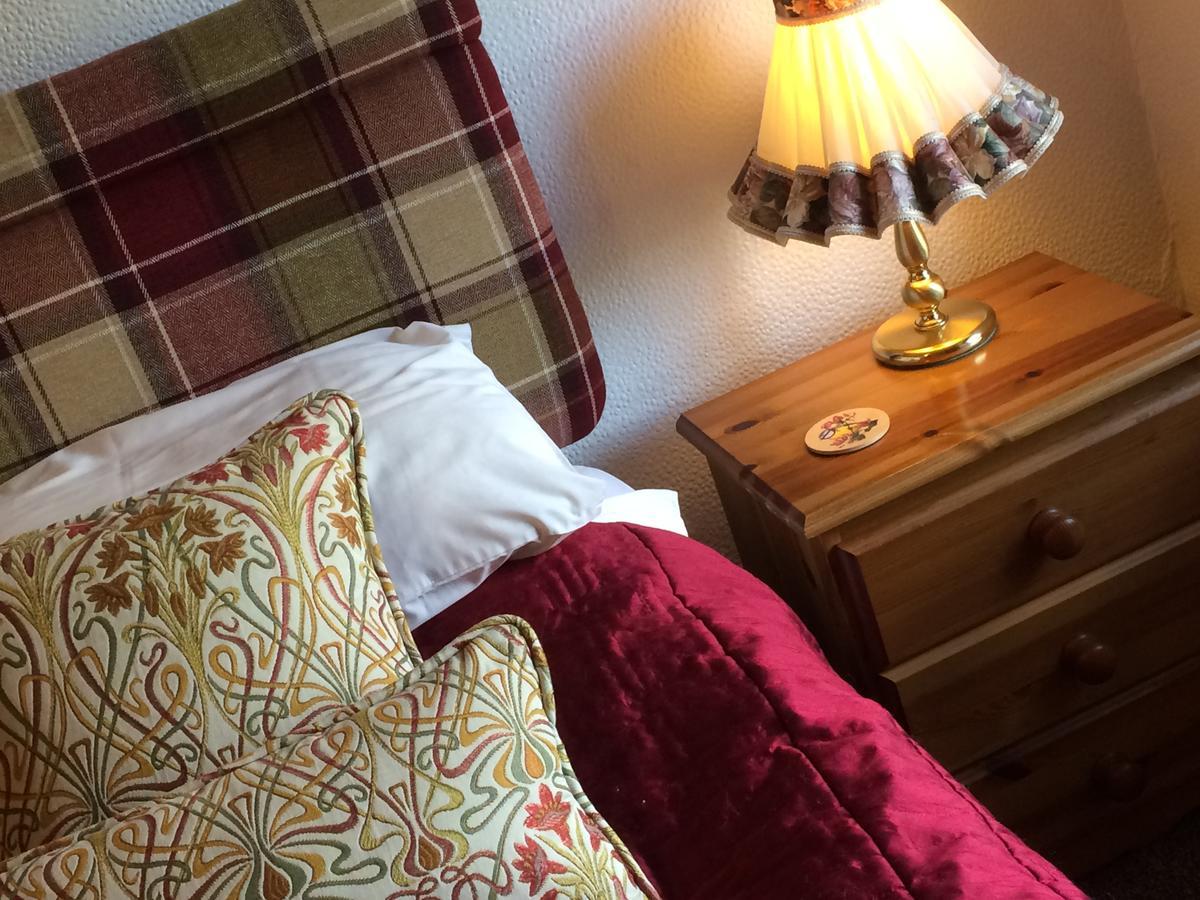 The Bryntirion Inn Llandderfel Eksteriør billede